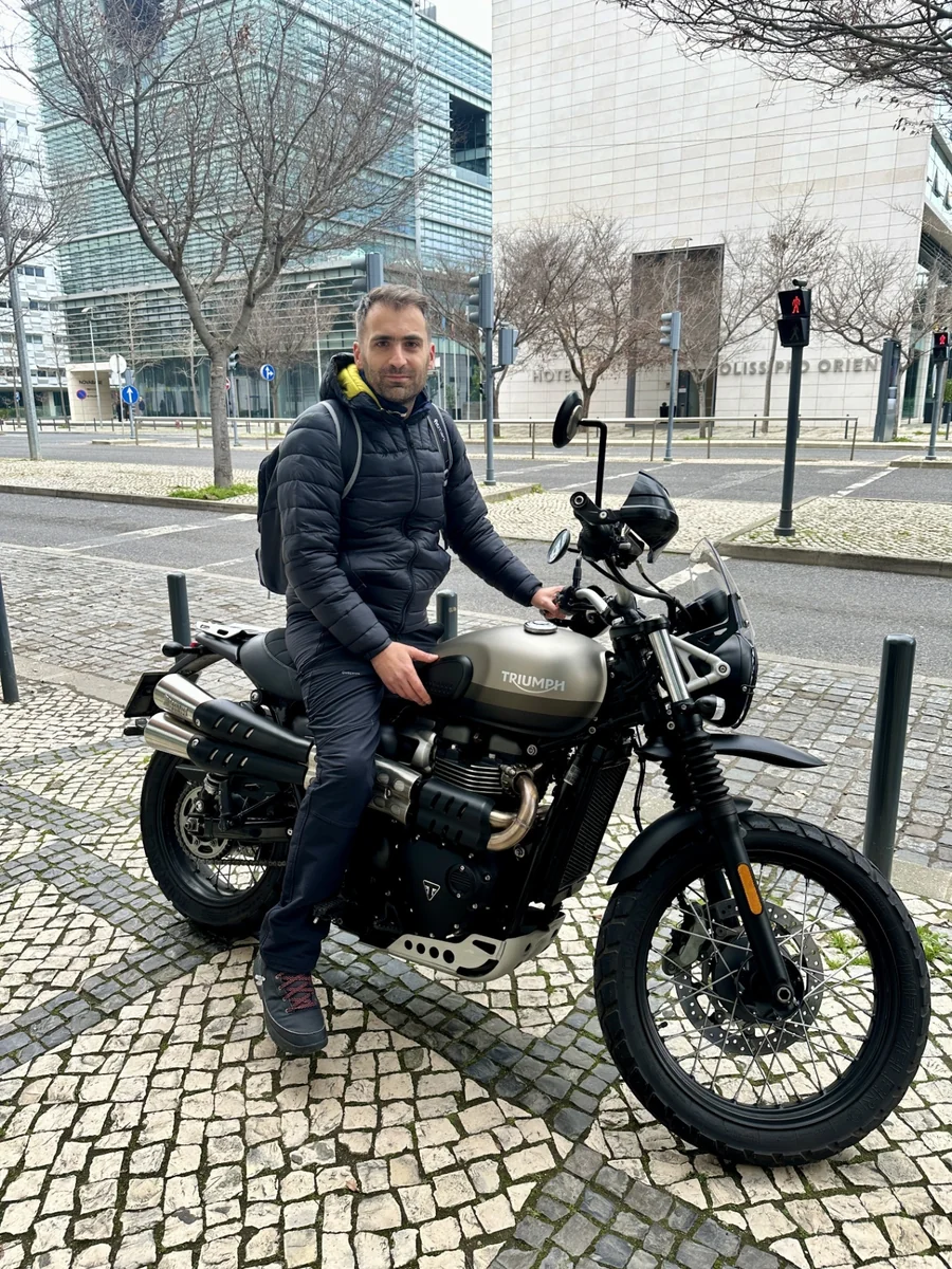 Rui on his Triumph Street Scrambler 900 Sandstorm Edition